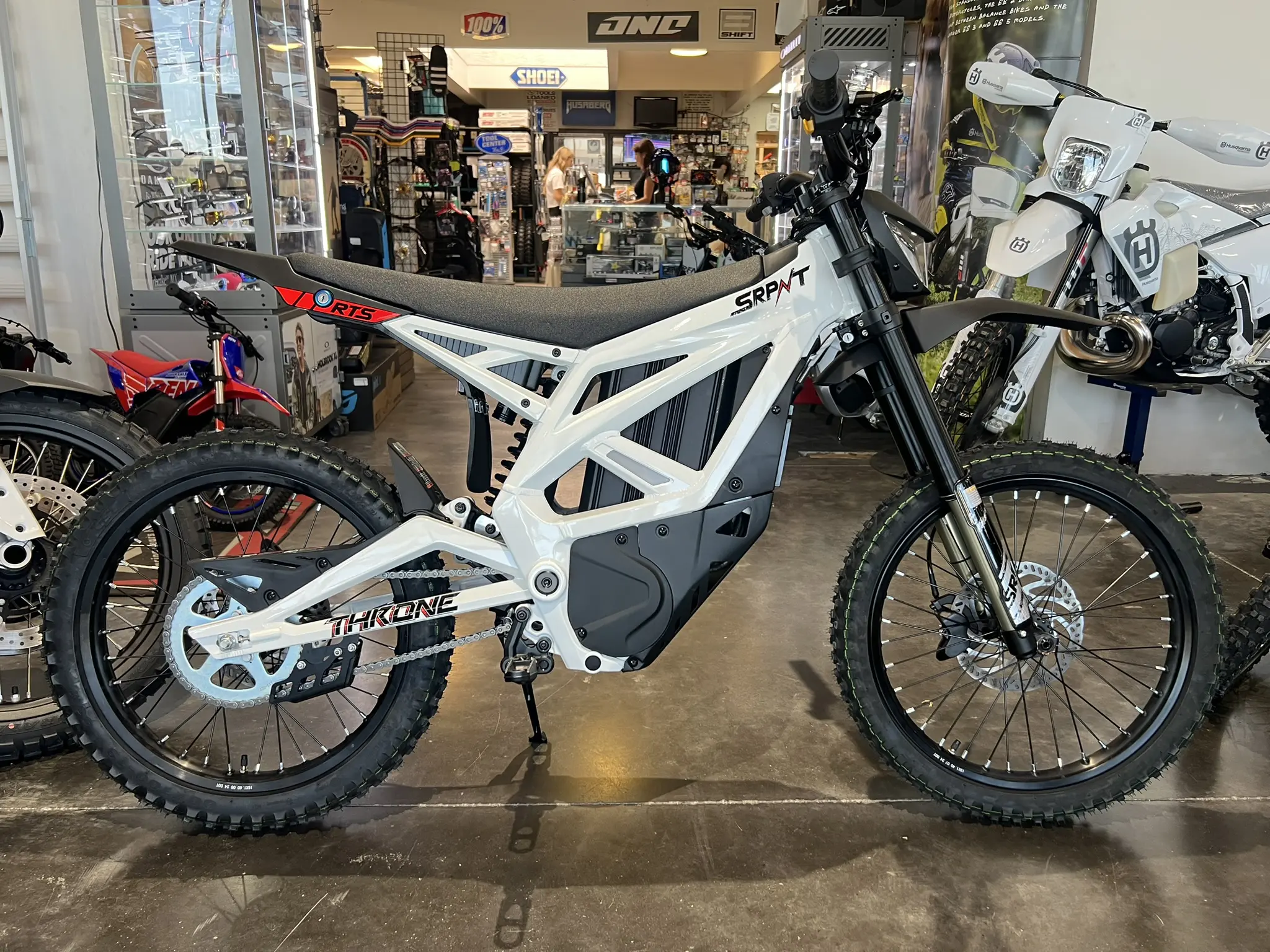 Throne Srpnt – White Savage