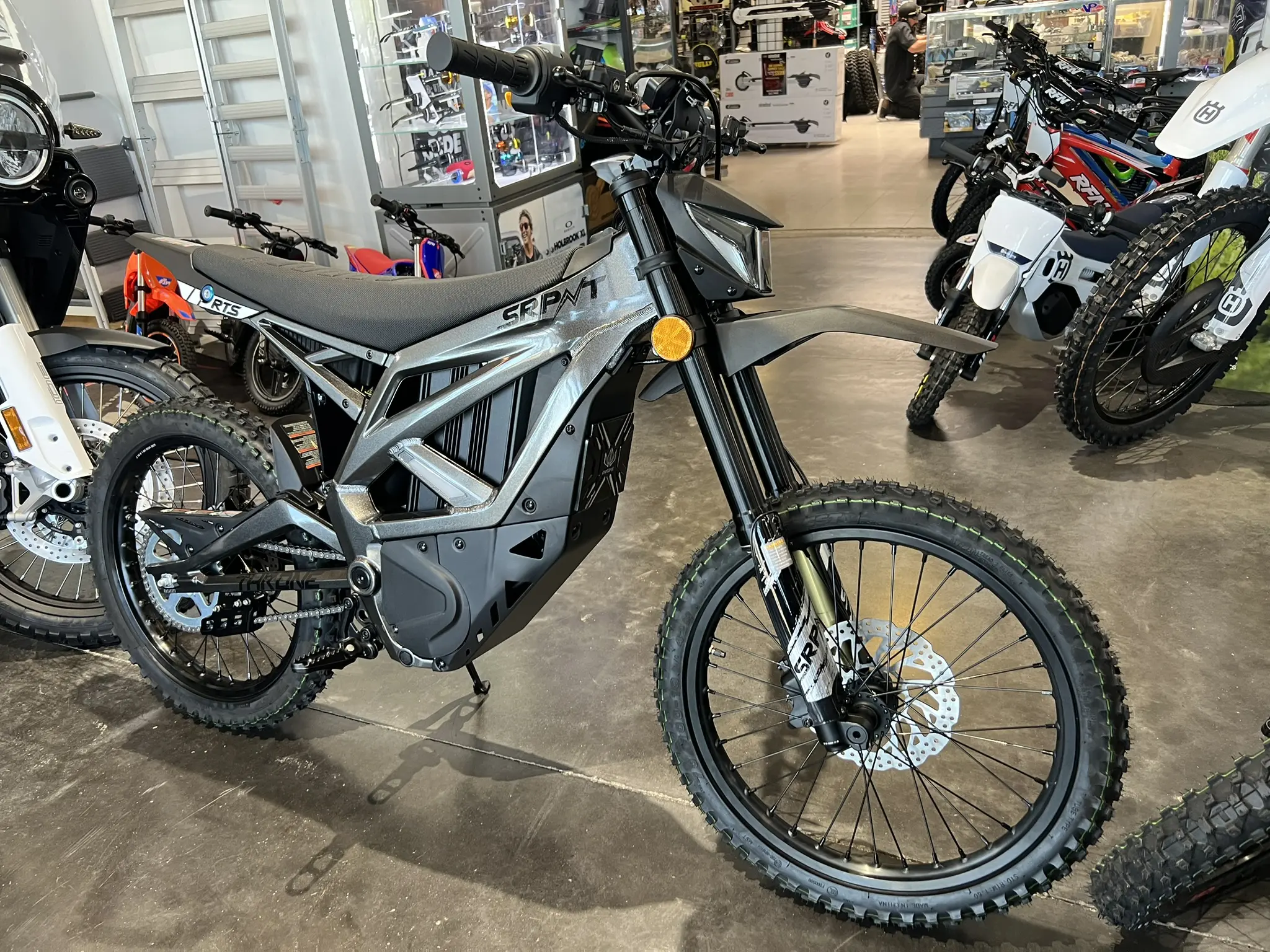 Throne Srpnt X3 – Concrete Grey - Image 2